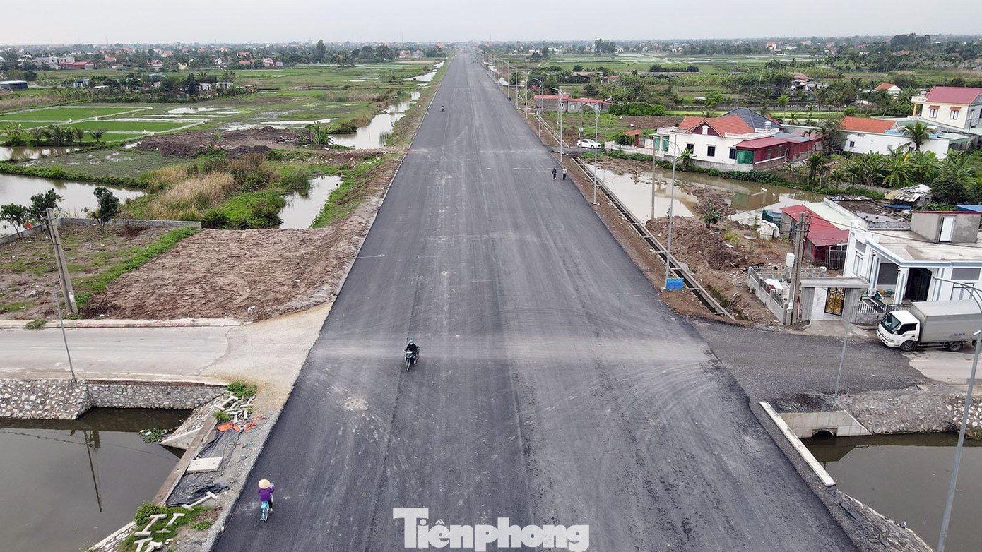 Hơn 2km đường ven biển qua địa phận quận Đồ Sơn (TP Hải Phòng) đã được thảm nhựa, lắp đèn đường. Hơn 2km đường ven biển qua địa phận quận Đồ Sơn (TP Hải Phòng) đã được thảm nhựa, lắp đèn đường.