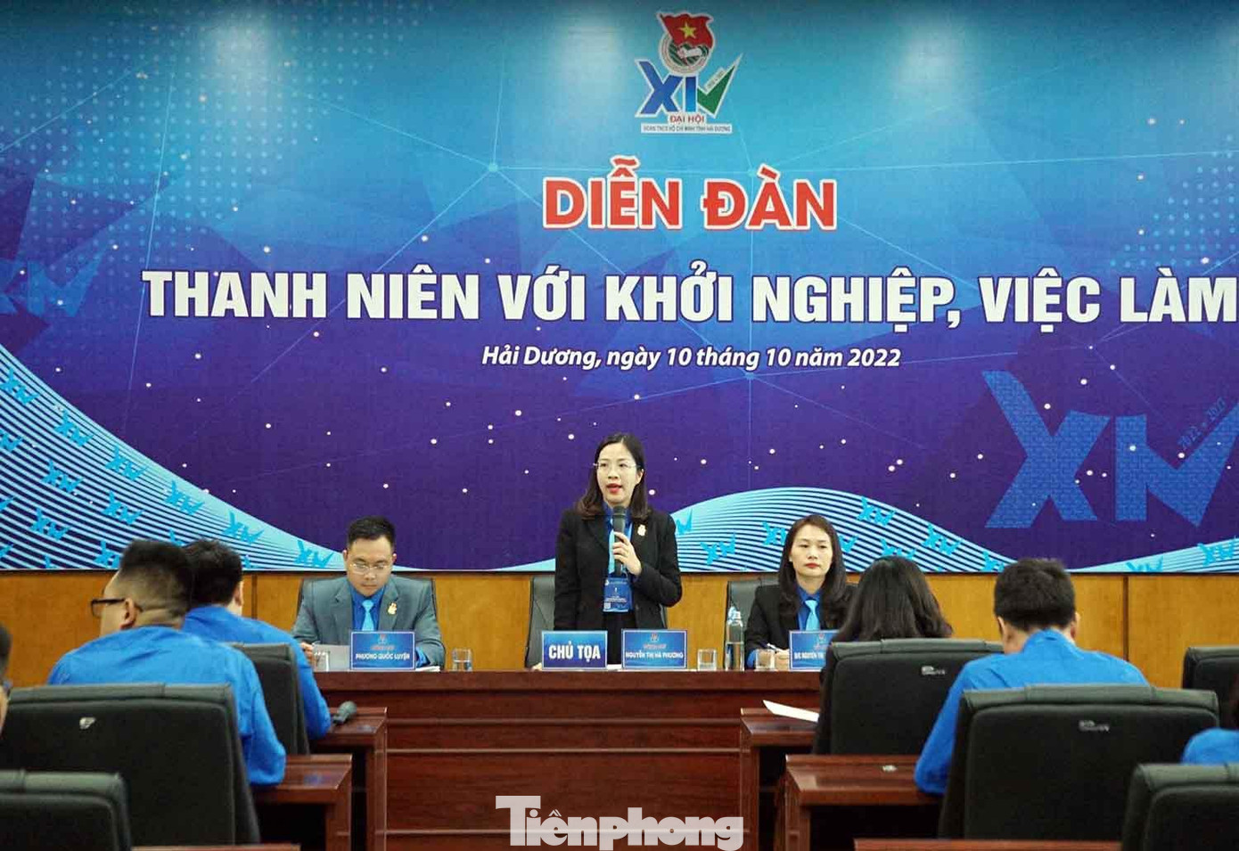 Trong phiên khai mạc, các đại biểu tham gia thảo luận sôi nổi tại 3 diễn đàn thanh niên.