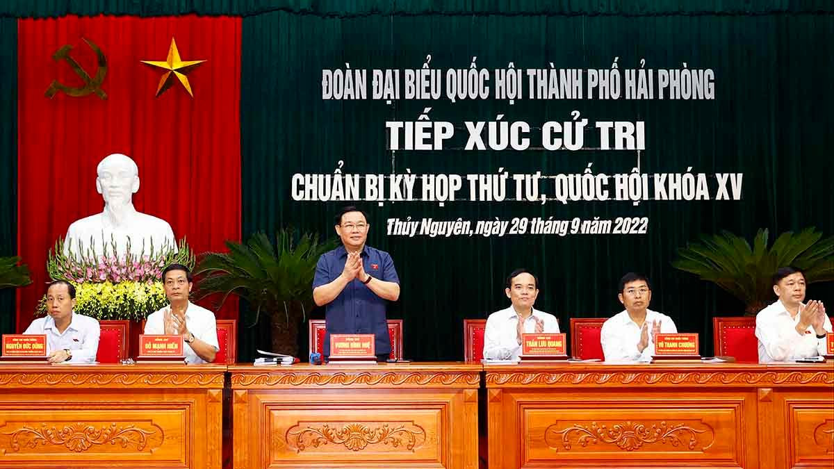 Chủ tịch Quốc hội Vương Đình Huệ và Đoàn đại biểu Quốc hội TP Hải Phòng tiếp xúc cử tri tại huyện Thủy Nguyên. Chủ tịch Quốc hội Vương Đình Huệ và Đoàn đại biểu Quốc hội TP Hải Phòng tiếp xúc cử tri tại huyện Thủy Nguyên.