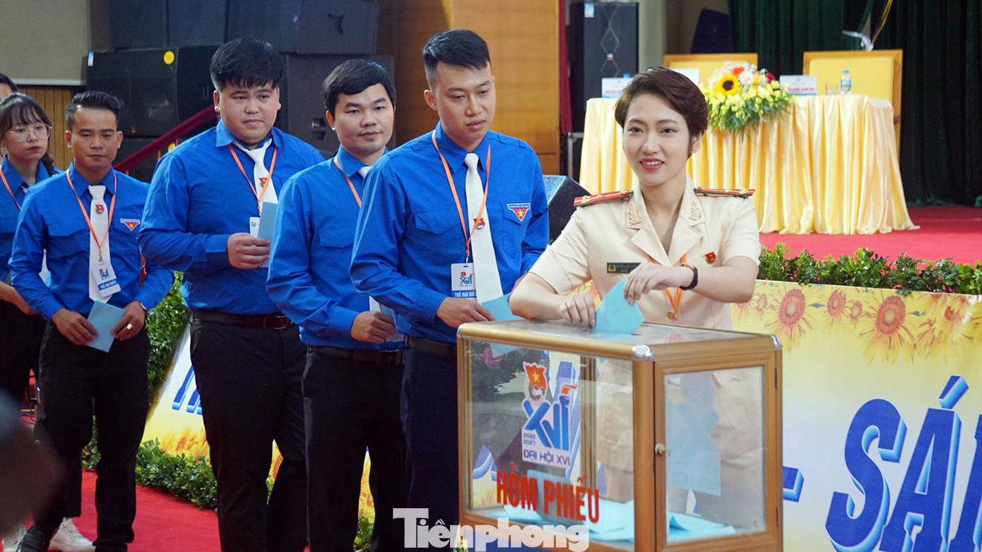 Trong phiên làm việc thứ hai, Đại hội đã bầu ra BCH Tỉnh Đoàn khóa XVI nhiệm kỳ 2022-2027 gồm 23 anh, chị (khuyết 10).