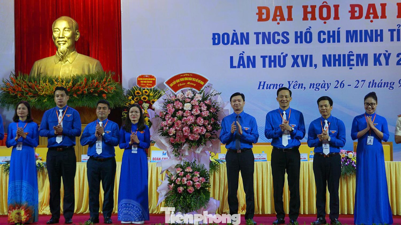 Anh Nguyễn Minh Triết - Bí thư Trung ương Đoàn tặng hoa chúc mừng BCH Tỉnh Đoàn Hưng Yên khóa XVI nhiệm kỳ 2022-2027. Anh Nguyễn Minh Triết - Bí thư Trung ương Đoàn tặng hoa chúc mừng BCH Tỉnh Đoàn Hưng Yên khóa XVI nhiệm kỳ 2022-2027.