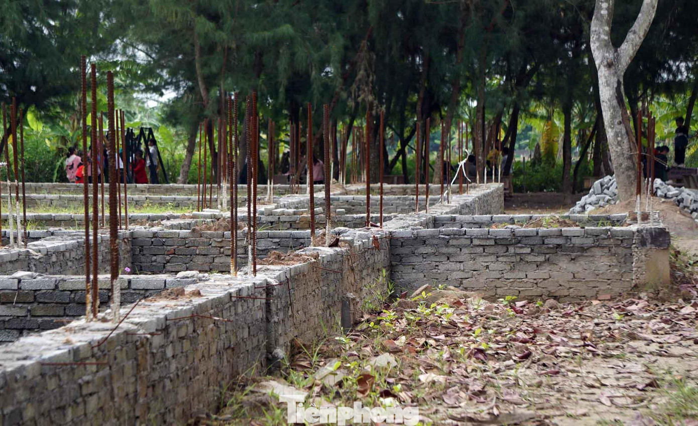 Hiện nay, cơ sở vật chất Trường Tiểu học Hà Kỳ chỉ có 17 phòng dạy học kiên cố, không đủ đáp ứng công tác giảng dạy cho học sinh. Do đó, UBND xã Hà Kỳ có chủ trương xây dựng thêm một dãy nhà 3 tầng để làm nơi giảng dạy cho học sinh địa phương.