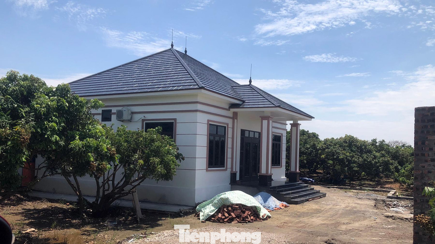 Cũng theo ghi nhận của phóng viên, nhiều công trình khác tại nông trường Quý Cao chưa được tháo dỡ. Trong đó, một số công trình cũng đang được thi công hoàn thiện dở.