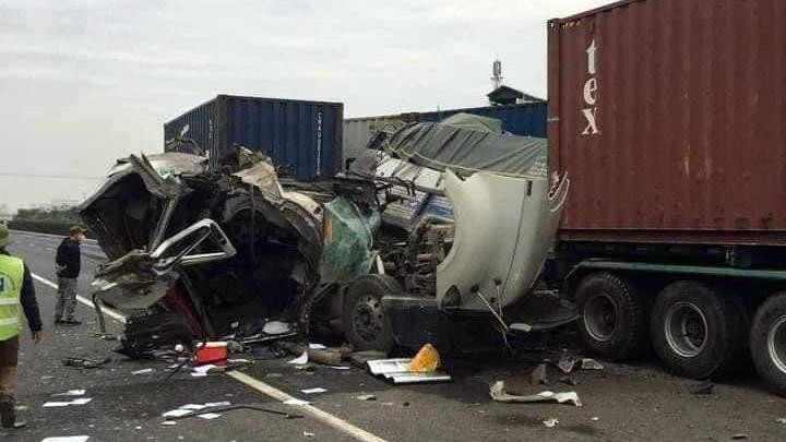 Hiện trường vụ tai nạn trên quốc lộ 5. Hiện trường vụ tai nạn trên quốc lộ 5.