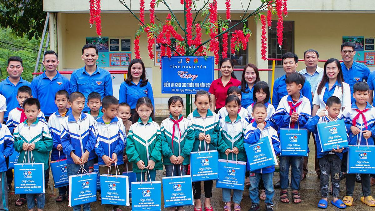 Nhiệm kỳ qua, Tỉnh Đoàn Hưng Yên đã phối hợp các cơ quan, đơn vị xây mới 161 điểm sinh hoạt vui chơi cho thiếu nhi, giá trị hơn 3 tỷ đồng; dạy bơi cho hơn 20.000 thiếu nhi. Toàn tỉnh kết nạp hơn 72.800 đội viên mới.