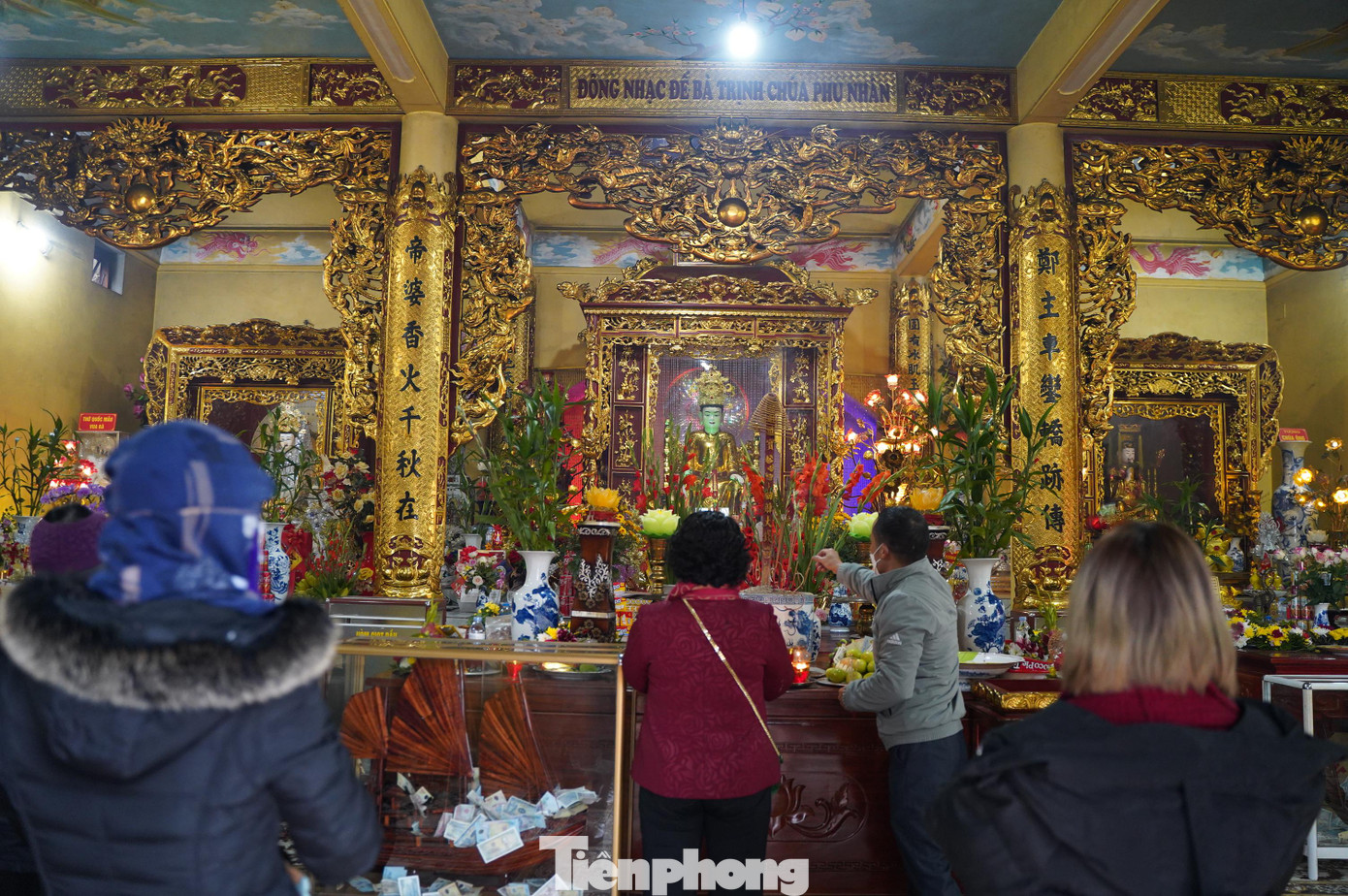 Đền Bà Đế được xây dựng dưới chân núi Độc, hướng ra biển nên đây là nơi kết hợp giữa vẻ đẹp của núi và biển. Đền Bà Đế là điểm đến văn hóa tín ngưỡng thu hút đông đảo du khách trong và ngoài thành phố Hải Phòng. Đền Bà Đế được xây dựng dưới chân núi Độc, hướng ra biển nên đây là nơi kết hợp giữa vẻ đẹp của núi và biển. Đền Bà Đế là điểm đến văn hóa tín ngưỡng thu hút đông đảo du khách trong và ngoài thành phố Hải Phòng.