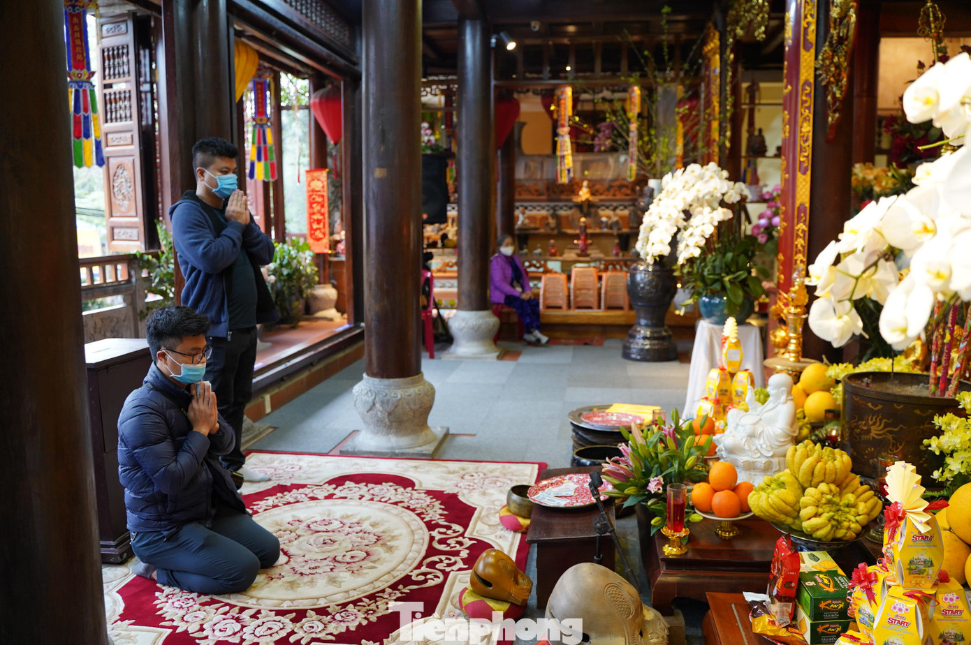 Anh Quân (32 tuổi, trú tại Hà Nội) chia sẻ, nhân chuyến công tác đầu năm, anh cùng bạn đến chùa Hang - Hải Phòng tham quan, vãn cảnh du xuân. Ngôi chùa cổ được xây trong hang đá, hướng ra biển với kiến trúc độc đáo. Anh Quân (32 tuổi, trú tại Hà Nội) chia sẻ, nhân chuyến công tác đầu năm, anh cùng bạn đến chùa Hang - Hải Phòng tham quan, vãn cảnh du xuân. Ngôi chùa cổ được xây trong hang đá, hướng ra biển với kiến trúc độc đáo.