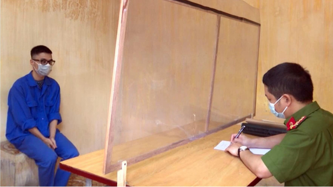 Bị can Nguyễn Tuấn Anh tại cơ quan công an. Ảnh: CAHD