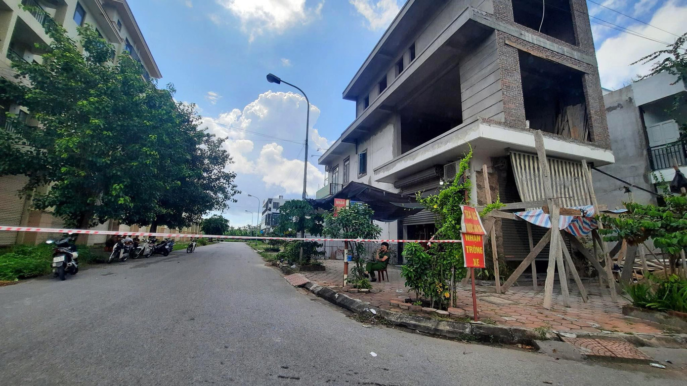 Cảnh sát phong tỏa hiện trường vụ án.