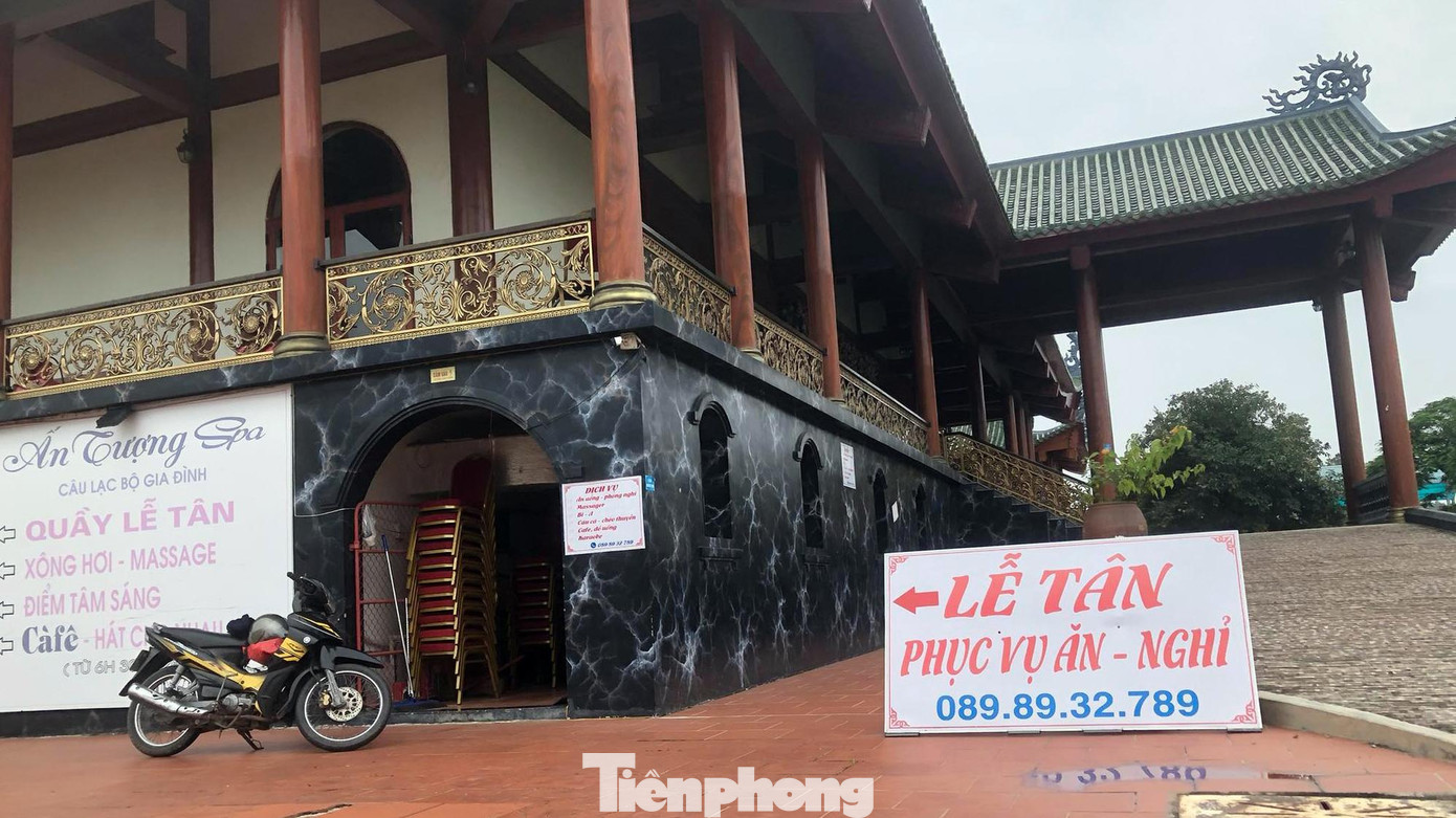 Hữu Bằng Resort do Công ty TNHH Tân Bình làm chủ đầu tư, xây dựng khu kinh doanh dịch vụ du lịch tổng hợp trên khu đất rộng 17.800m2, thời hạn sử dụng đất 50 năm. Thực tế kiểm tra, doanh nghiệp này xây dựng công trình trên diện tích hơn 18.100m2.