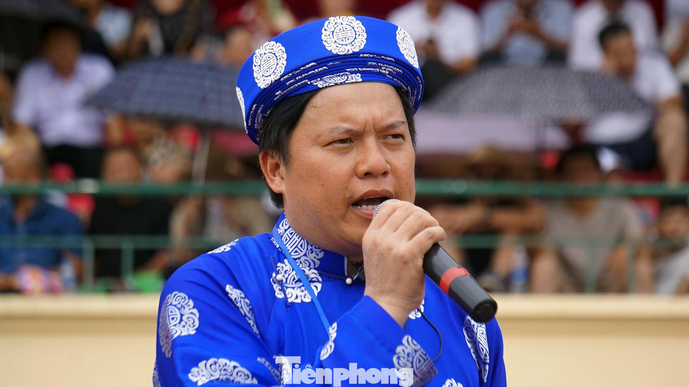 Sau phần nghi lễ, đại diện Ban tổ chức phát biểu, khai mạc lễ hội, 16 ông trâu được chủ chuẩn bị tham gia thi đấu.