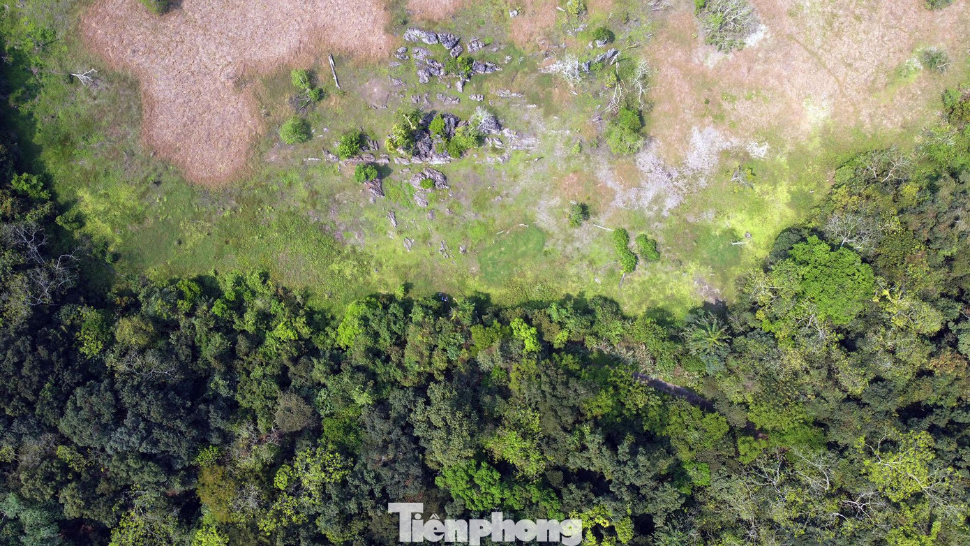 Vườn quốc gia Cát Bà đa dạng hệ sinh thái: rừng ngập mặn, rừng trên núi đá vôi, đầm triều, thung áng... nguyên sơ. Vườn quốc gia Cát Bà đa dạng hệ sinh thái: rừng ngập mặn, rừng trên núi đá vôi, đầm triều, thung áng... nguyên sơ.