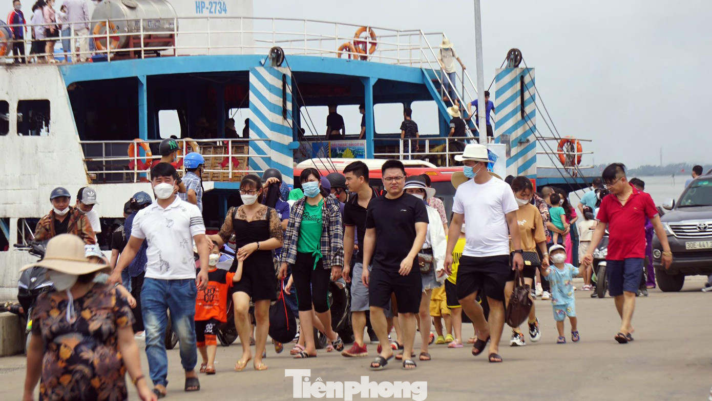 6 tháng đầu năm 2022, Cát Bà đón gần 1 triệu lượt khách du lịch.