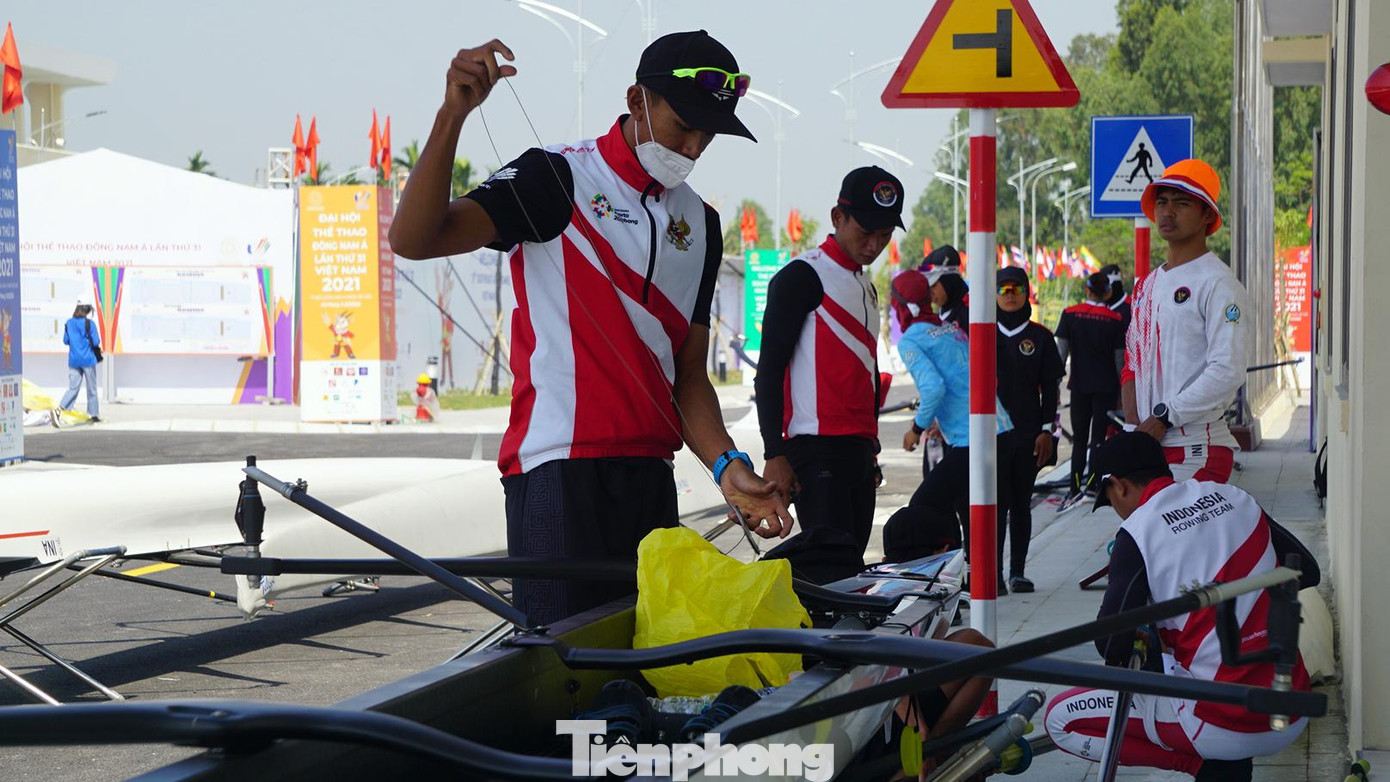 Là đoàn đầu tiên đến TP Hải Phòng, đội tuyển Indonesia gồm 40 thành viên, trong đó 35 vận động viên và 5 thành viên ban huấn luyện, trợ lý kỹ thuật - hậu cần.
