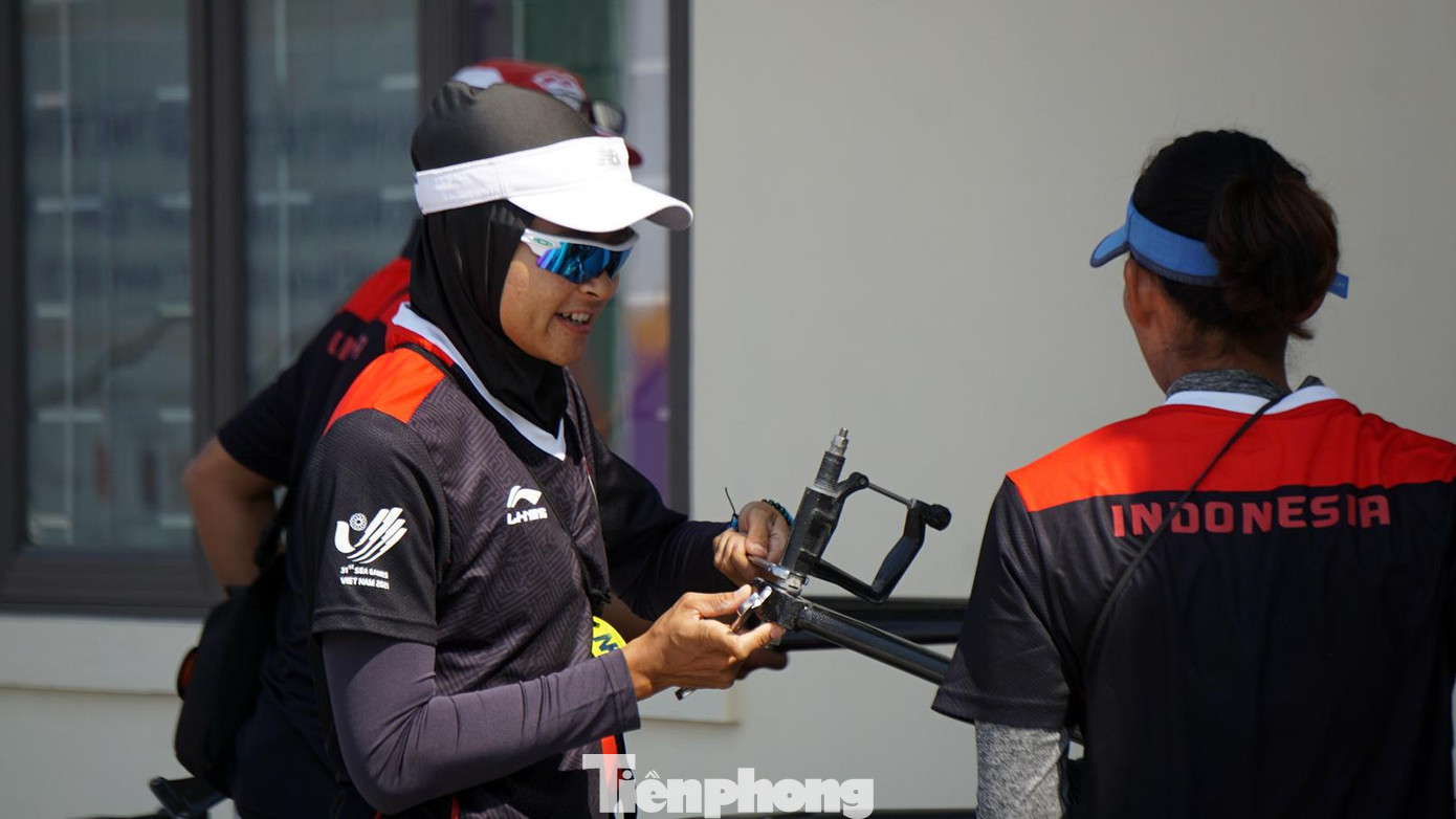 Đến với Seagame 31 tại Việt Nam, đội tuyển đua thuyền Indonesia có 35 vận động viên tham gia hầu hết các nội dung. Họ có sự chuẩn bị rất kỹ lưỡng, sử dụng 3 container vận chuyển dụng cụ, trang thiết bị thi đấu đến Hải Phòng từ ngày 2/5.