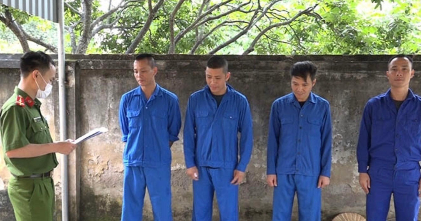 Các bị can trong vụ án tại cơ quan điều tra.