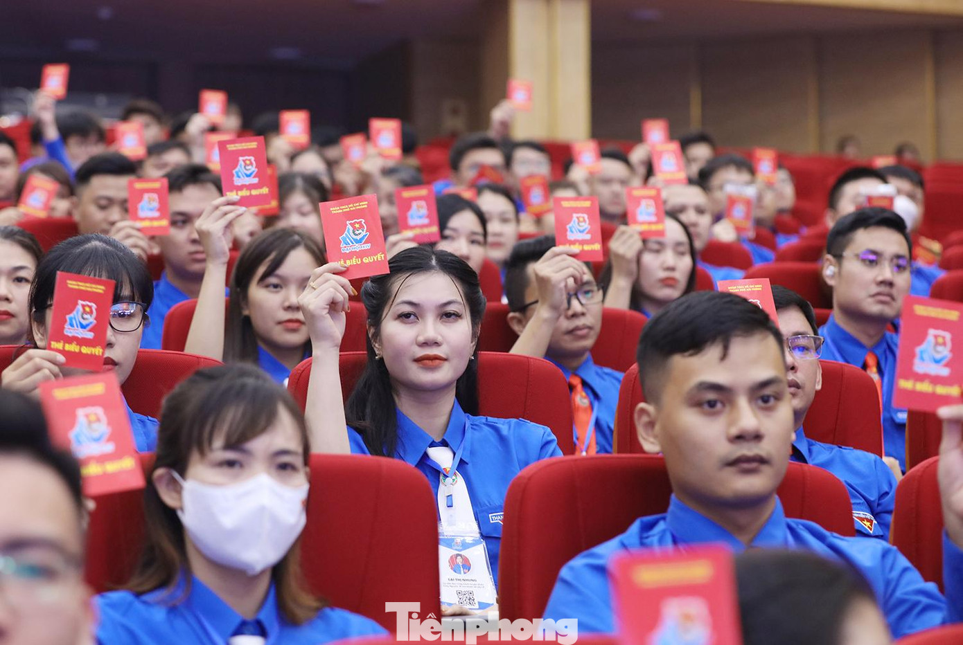 Theo báo cáo thẩm tra tư cách đại biểu, có 111 đại biểu nữ, 134 đại biểu nam tham dự. Trong đó, có 2 tiến sĩ, 54 thạc sĩ và 203 đại biểu là đảng viên (82,86%). Theo báo cáo thẩm tra tư cách đại biểu, có 111 đại biểu nữ, 134 đại biểu nam tham dự. Trong đó, có 2 tiến sĩ, 54 thạc sĩ và 203 đại biểu là đảng viên (82,86%).