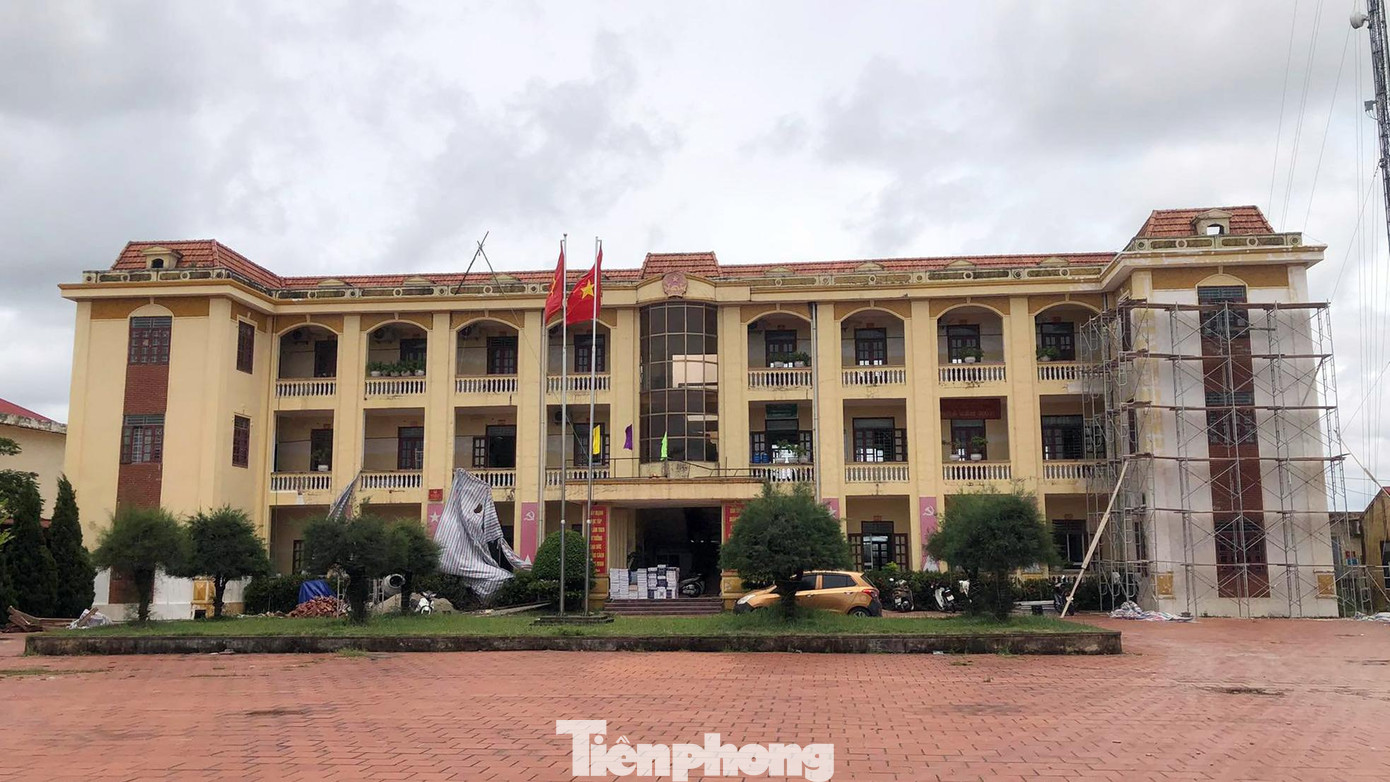 Trụ sở Đảng ủy, HĐND, UBND xã Hữu Bằng (huyện Kiến Thụy, thành phố Hải Phòng).