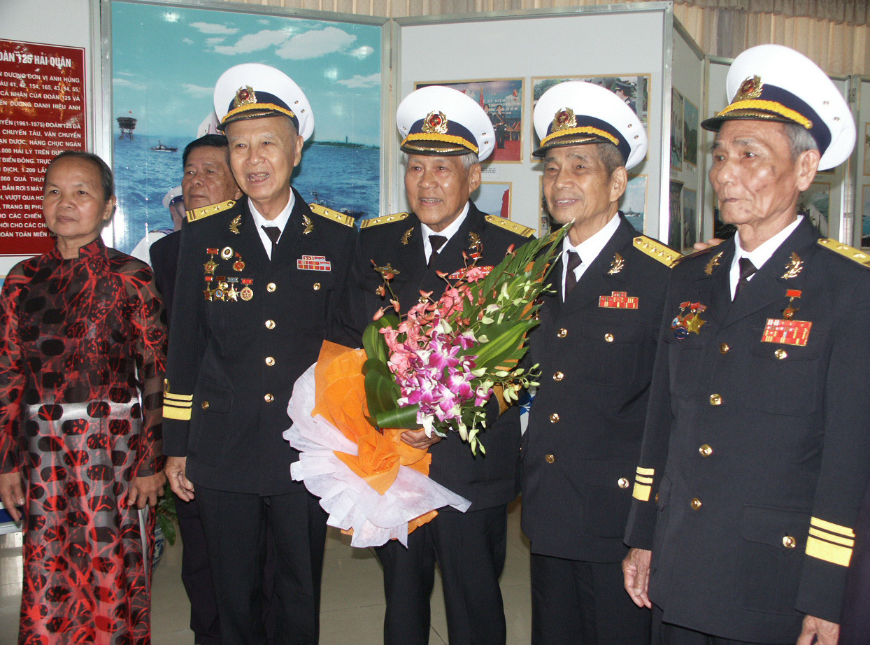 Các cựu chiến sĩ tàu không số vui mừng gặp lại đồng đội