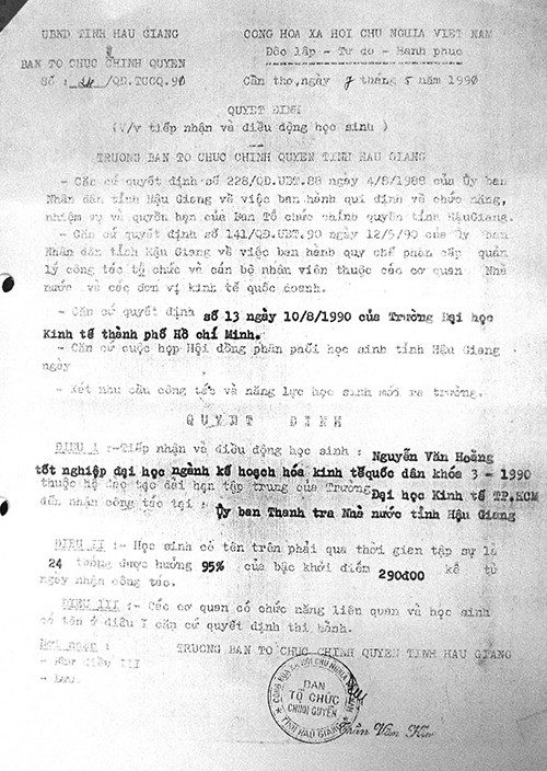 Quyết định của Ban Tổ chức Chính quyền tỉnh Hậu Giang (cũ) ghi ông Nguyễn Văn Hoàng tốt nghiệp ĐH hệ đào tạo dài hạn tập trung