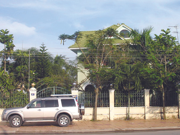 Ô tô và biệt thự của ông Nguyễn Thanh Lèo, Phó GĐ Sở GTVT Sóc Trăng, bị tạm giữ hình sự vì đánh cờ tướng ăn tiền mỗi ván 1 - 5 tỷ đồng 