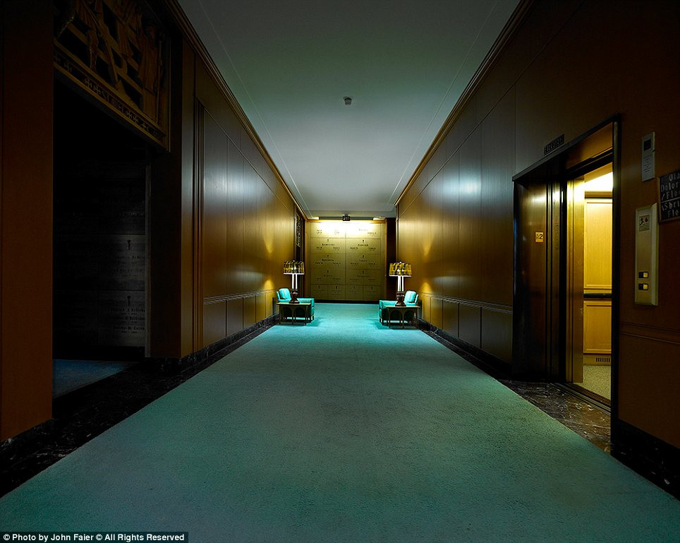 Thoạt nhìn, có thể nghĩ rằng đây là một khách sạn hạng sang bởi hệ thống đèn điện trong những nhà thờ này được lắp đặt hợp lý. Thoạt nhìn, bạn có thể nghĩ rằng đây là một khách sạn hạng sang bởi hệ thống đèn điện trong những nhà thờ này được lắp đặt rất hợp lý