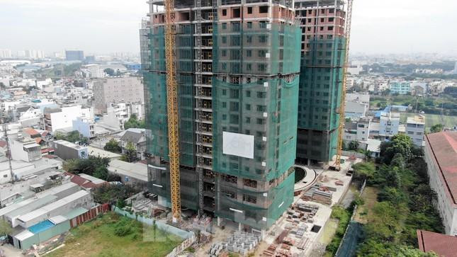 Dự án Kingsway Tower do Công ty Siêu Thành làm chủ đầu tư đang ngưng thi công.
