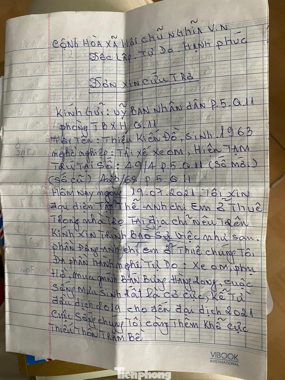 Ông Đồ đứng tên, viết đơn gửi UBND phường 5 quận 11 và phòng Lao động Thương binh Xã hội quận 11 nhưng sau 1 tháng, lá đơn gửi đi rồi bị trả về dù ông tổ trưởng khu phố 2, phường 5 ở cách khu trọ vài bước chân. Ông Đồ đứng tên, viết đơn gửi UBND phường 5 quận 11 và phòng Lao động Thương binh Xã hội quận 11 nhưng sau 1 tháng, lá đơn gửi đi rồi bị trả về dù ông tổ trưởng khu phố 2, phường 5 ở cách khu trọ vài bước chân.