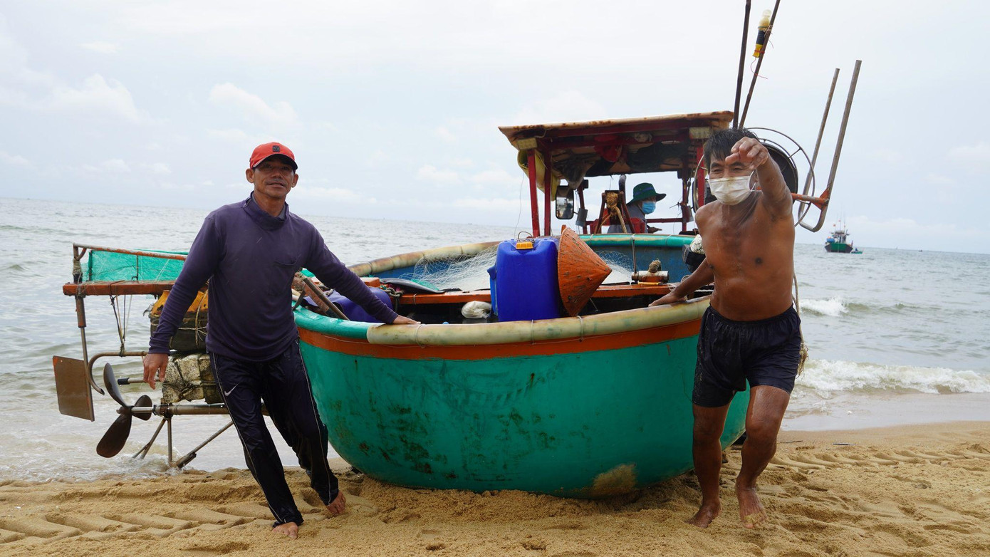 UBND thị trấn Phước Hải, huyện Đất Đỏ, tỉnh Bà Rịa-Vũng Tàu sẽ cấp phiếu cho ngư dân ra biển. UBND thị trấn Phước Hải, huyện Đất Đỏ, tỉnh Bà Rịa-Vũng Tàu sẽ cấp phiếu cho ngư dân ra biển.
