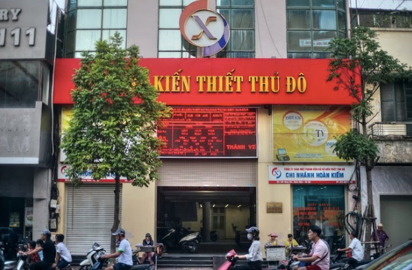 Mức chi phí doanh nghiệp phải trả cho đại lý.