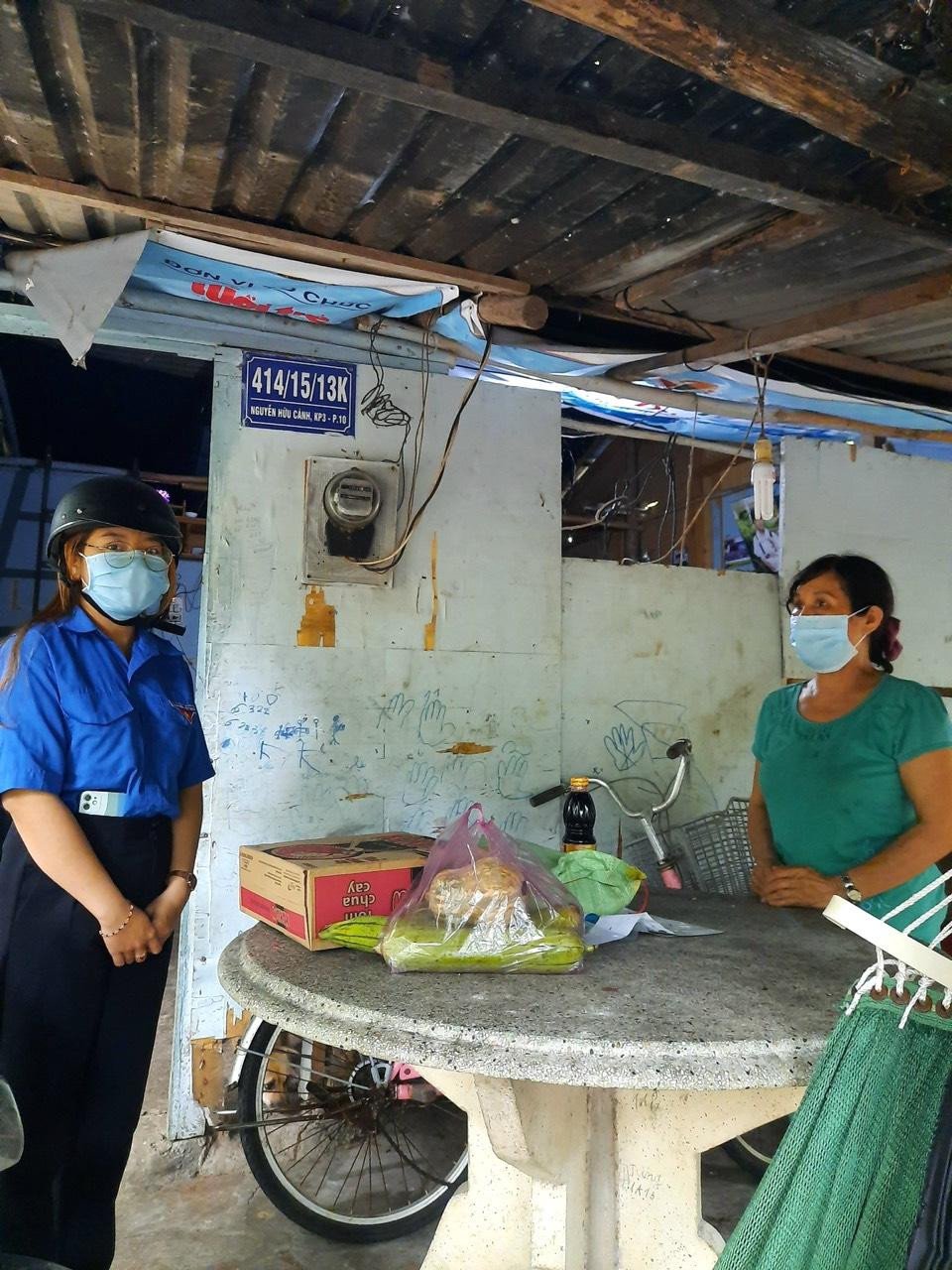 Hằng ngày, các bạn tổ chức đi chợ vào buổi sáng để chọn mua được những thực phẩm tươi ngon cho người dân. Sau khi triển khai, chương trình nhận được sự phản hồi tích cực của bà con. Hằng ngày, các bạn tổ chức đi chợ vào buổi sáng để chọn mua được những thực phẩm tươi ngon cho người dân. Sau khi triển khai, chương trình nhận được sự phản hồi tích cực của bà con.