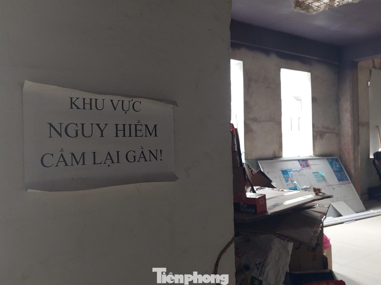 Một số khu vực, cư dân gắn biển cảnh báo.