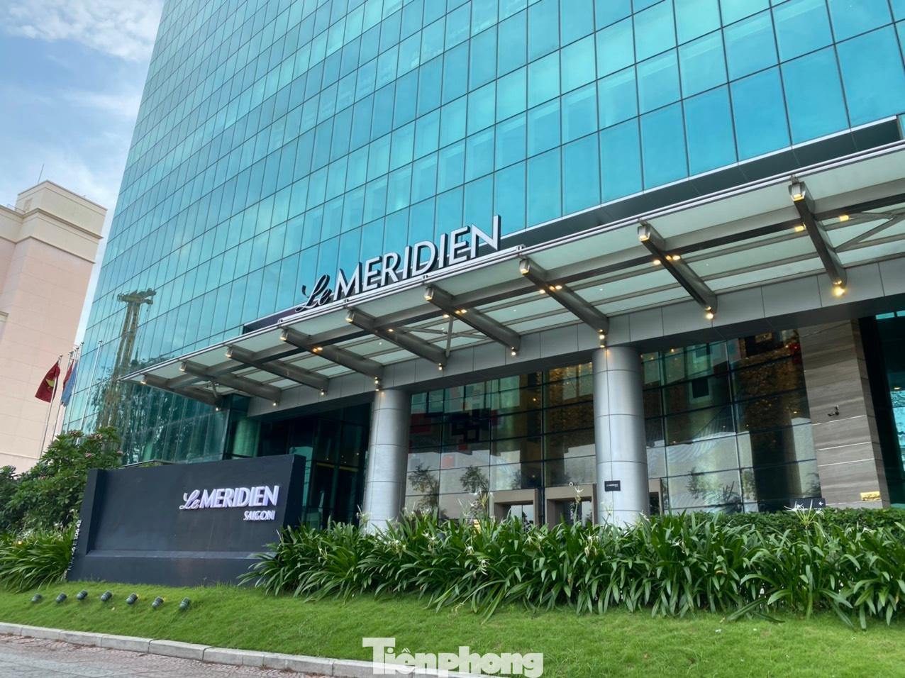 Sau 1 năm xây dựng xong, tổ hợp Le Meridien Saigon rơi hết vào tay tư nhân.