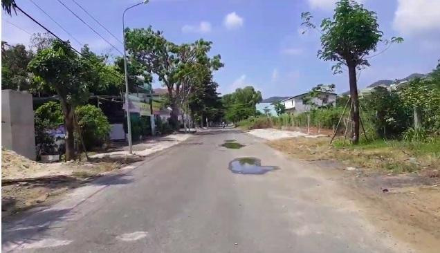 Nhiều sai phạm của dự án Khu nhà ở Decoimex mở rộng tại khu vực Bến Đình, TP.Vũng Tàu do Công ty TNHH MTV Sản xuất Xuất nhập khẩu Dịch vụ và Phát triển Nông thôn (Decoimex) làm chủ đầu tư, chưa được xử lý. Nhiều sai phạm của dự án Khu nhà ở Decoimex mở rộng tại khu vực Bến Đình, TP.Vũng Tàu do Công ty TNHH MTV Sản xuất Xuất nhập khẩu Dịch vụ và Phát triển Nông thôn (Decoimex) làm chủ đầu tư, chưa được xử lý.