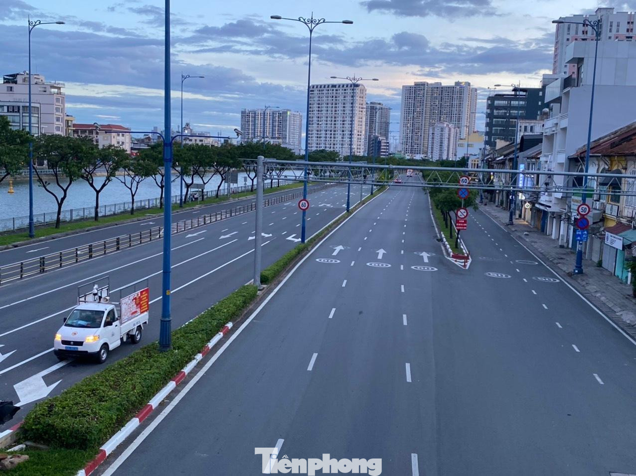 Lực lượng tuyên truyền phòng chống dịch COVID-19.