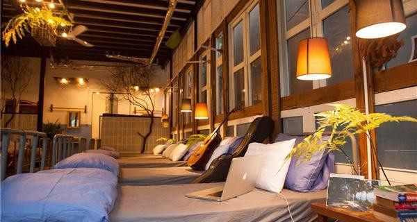 Loại hình kinh doanh lưu trú homestay có xu hướng phát triển mạnh và có nguy cơ gây rối loạn đến phát triển kinh tế du lịch cũng như ảnh hưởng đến việc thu ngân sách của địa phương. Loại hình kinh doanh lưu trú homestay có xu hướng phát triển mạnh và có nguy cơ gây rối loạn đến phát triển kinh tế du lịch cũng như ảnh hưởng đến việc thu ngân sách của địa phương.