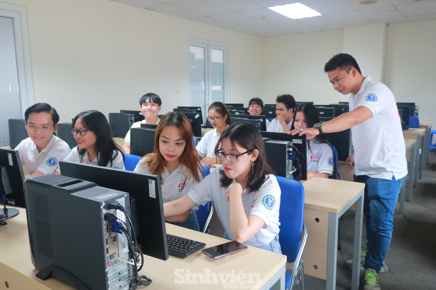 Cấp học bổng cho sinh viên có chứng chỉ Microsoft Office Specialist.