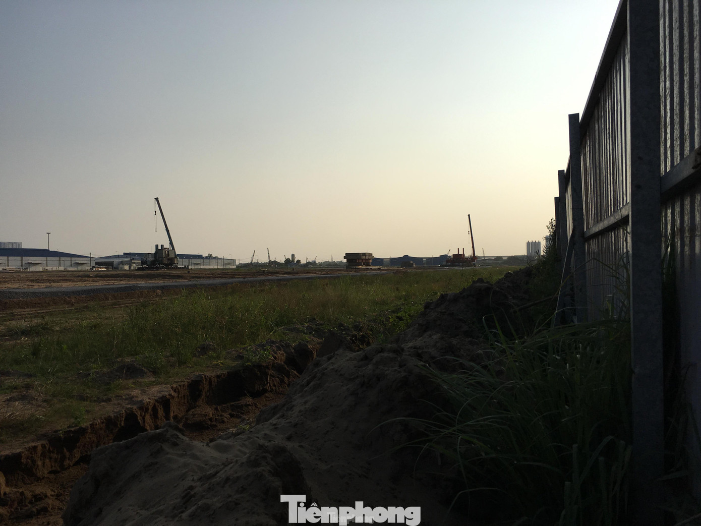 Công ty CP cảng Phú Định tiền thân là Công ty TNHH MTV Cảng sông TPHCM (100% vốn Nhà nước) trực thuộc Tổng công ty Cơ khí Giao thông Vận tải Sài Gòn-TNHH MTV (SAMCO). Ngày 28/8/2001, Thủ tướng Chính phủ có Quyết định số 1132/QĐ-TTg về việc chấp thuận cho Cảng sông TPHCM thuê gần 65ha đất tại phường 16, quận 8 để xây dựng Cảng sông Phú Định. Thời hạn thuê đất là 50 năm kể từ ngày ký quyết định cho thuê đất.