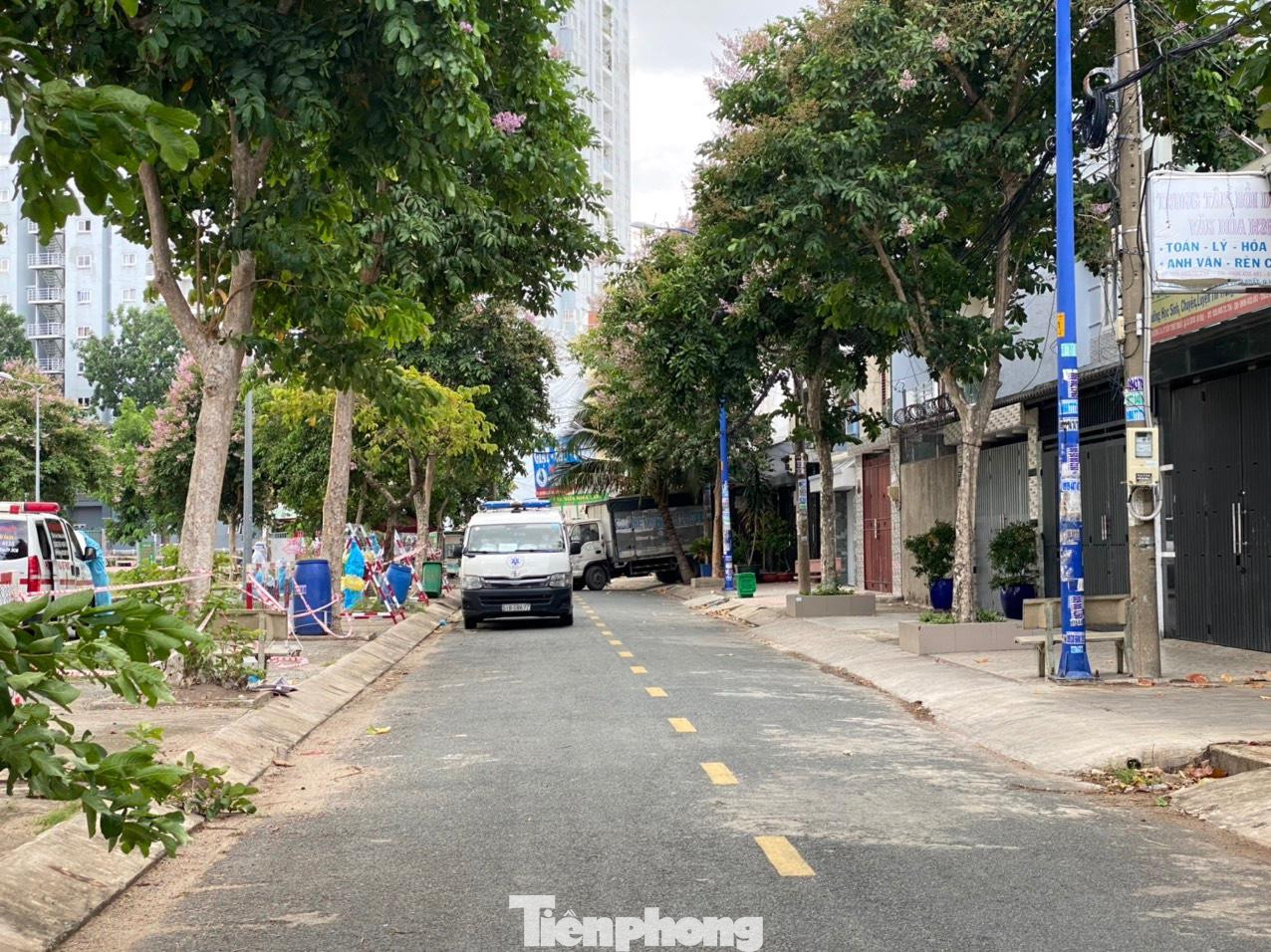 4 mặt của Bệnh viện Dã chiến thu dung số 2 đều có nhà dân sinh sống chung quanh.