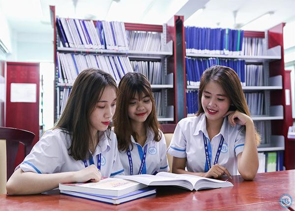 Bộ GD - ĐT: Giữ nguyên mức học phí năm học 2021 - 2022.