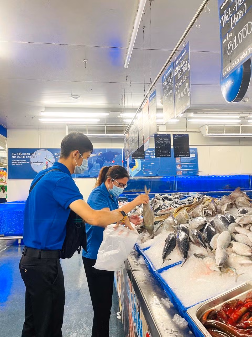 Ngày 18/7, Đoàn Thanh niên các phường, xã ở TP.Vũng Tàu, tỉnh Bà Rịa-Vũng Tàu bắt đầu thực hiện đi chợ giúp người dân với phí ship 0 đồng. Hiện tại, TP.Vũng Tàu đang giãn cách theo Chỉ thị 16 nên bà con hạn chế ra ngoài. Ngày 18/7, Đoàn Thanh niên các phường, xã ở TP.Vũng Tàu, tỉnh Bà Rịa-Vũng Tàu bắt đầu thực hiện đi chợ giúp người dân với phí ship 0 đồng. Hiện tại, TP.Vũng Tàu đang giãn cách theo Chỉ thị 16 nên bà con hạn chế ra ngoài.