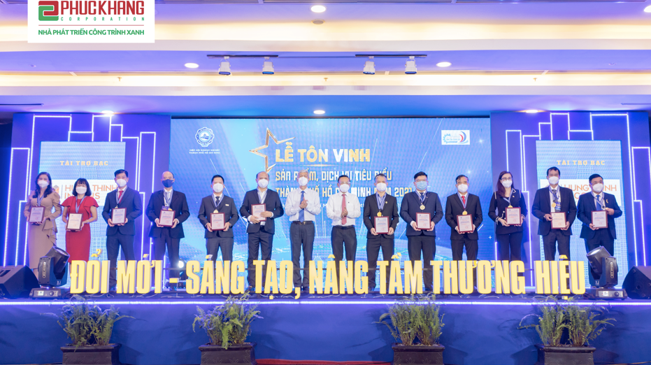 Lãnh đạo TP.HCM và HUBA trao chứng nhận “Sản phẩm, Dịch vụ tiêu biểu TP. Hồ Chí Minh năm 2021” cho đại diện các doanh nghiệp. Lãnh đạo TP.HCM và HUBA trao chứng nhận “Sản phẩm, Dịch vụ tiêu biểu TP. Hồ Chí Minh năm 2021” cho đại diện các doanh nghiệp.