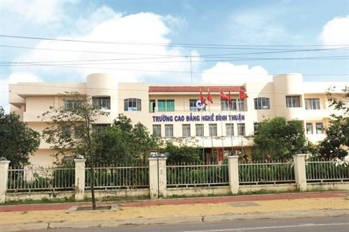 Trường Cao đẳng nghề Bình Thuận với quy mô 200 giường đã trở thành cơ sở cách ly tập trung để phòng chống COVID-19. Trường Cao đẳng nghề Bình Thuận với quy mô 200 giường đã trở thành cơ sở cách ly tập trung để phòng chống COVID-19.