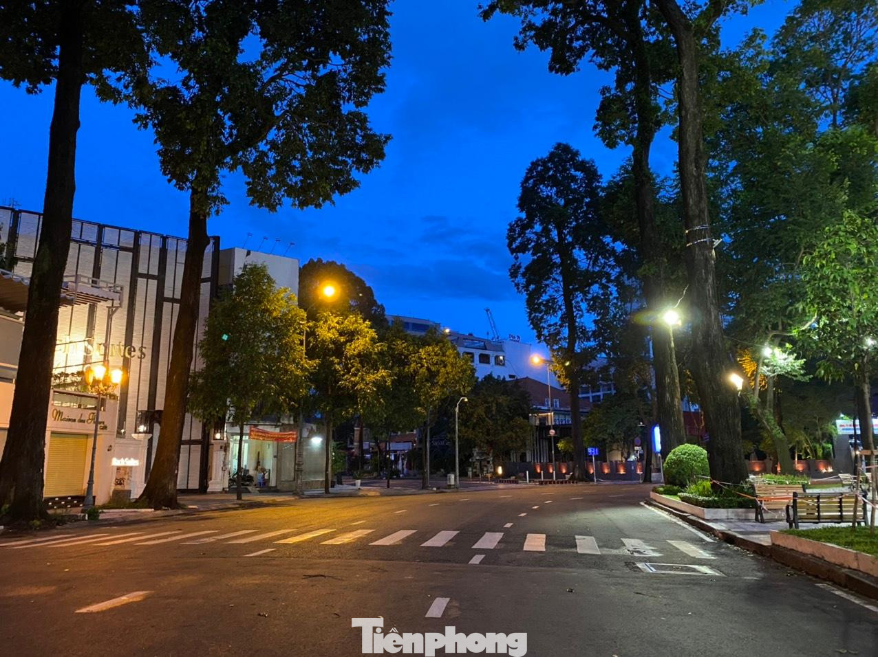 Đường Công Xã Paris quận 1.