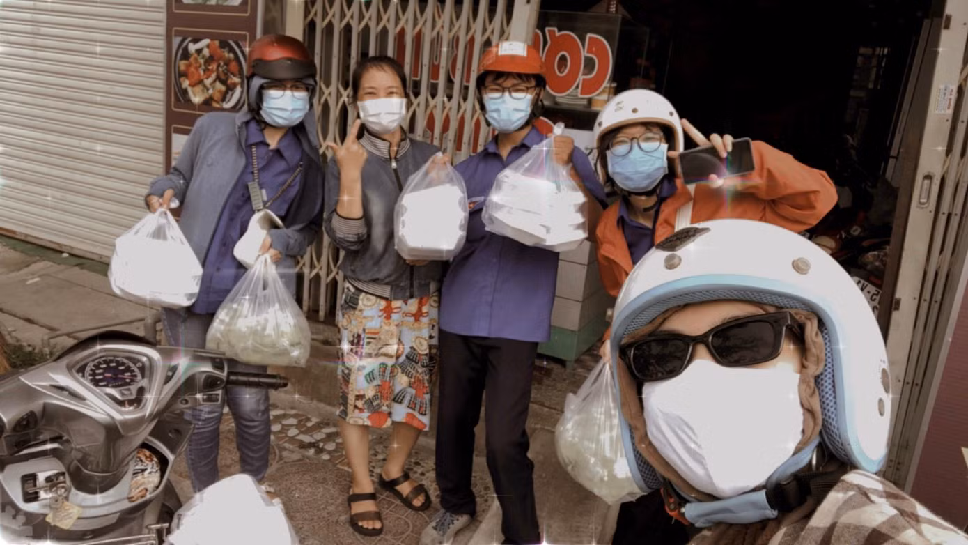 Hoạt động đi chợ giúp bà con ở TP.Vũng Tàu đang nhận được rất nhiều lời khen ngợi của người dân. Hoạt động đi chợ giúp bà con ở TP.Vũng Tàu đang nhận được rất nhiều lời khen ngợi của người dân.
