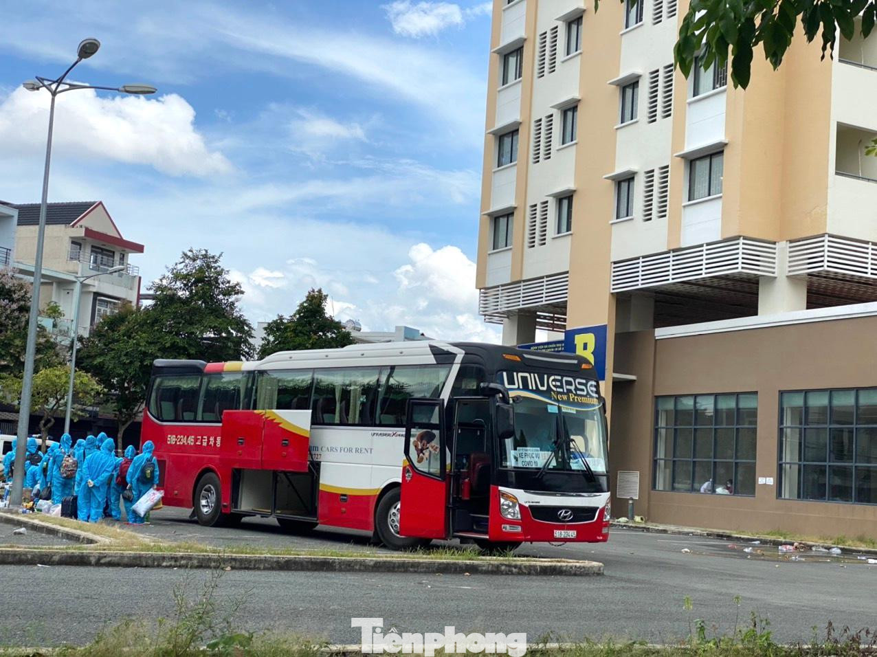 Đến nay, ngành y tế TPHCM đã triển khai thêm bệnh viện dã chiến thu dung điều trị COVID-19 số 2 với quy mô 2.000 giường.