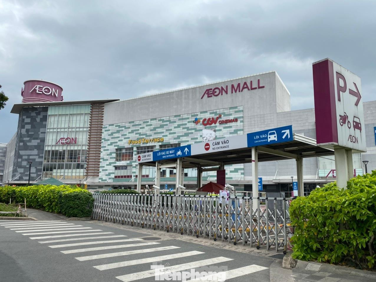 Với 16.000m2 diện tích bán hàng, siêu thị Aeon Mall Tân Phú Celadon thuộc loại lớn nhất Việt Nam.