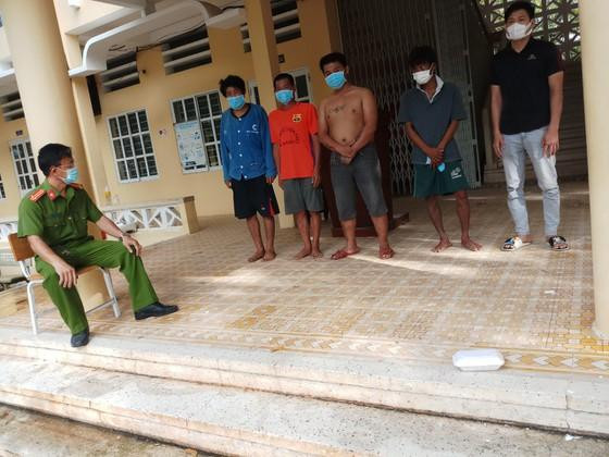 Do đói thuốc nên tụ tập la hét, đòi được thả về chứ không phải do bị đói ăn như các trang mạng xã hội đang lan truyền.