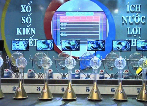 Việc quay xổ số được thực hiện công khai hàng ngày.