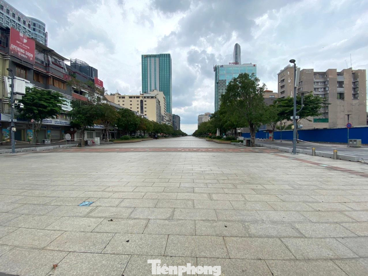 Làm tốt công tác tuyên truyền vận động để nhân dân chấp hành tốt đường lối, chủ trương của Đảng, chỉ thị, quy định của chính quyền, thực hiện nghiêm quy định giãn cách xã hội, ai ở đâu ở yên đó, mỗi người dân là một chiến sĩ, mỗi xã phường thôn xóm là một pháo đài chống dịch. Làm tốt công tác tuyên truyền vận động để nhân dân chấp hành tốt đường lối, chủ trương của Đảng, chỉ thị, quy định của chính quyền, thực hiện nghiêm quy định giãn cách xã hội, ai ở đâu ở yên đó, mỗi người dân là một chiến sĩ, mỗi xã phường thôn xóm là một pháo đài chống dịch.